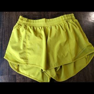 Lululemon size 6 hotty hot shorts